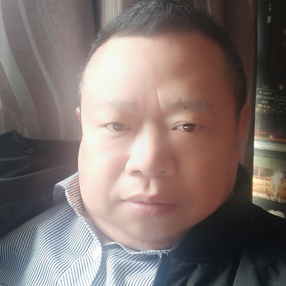 光亮深拥学姐的照片