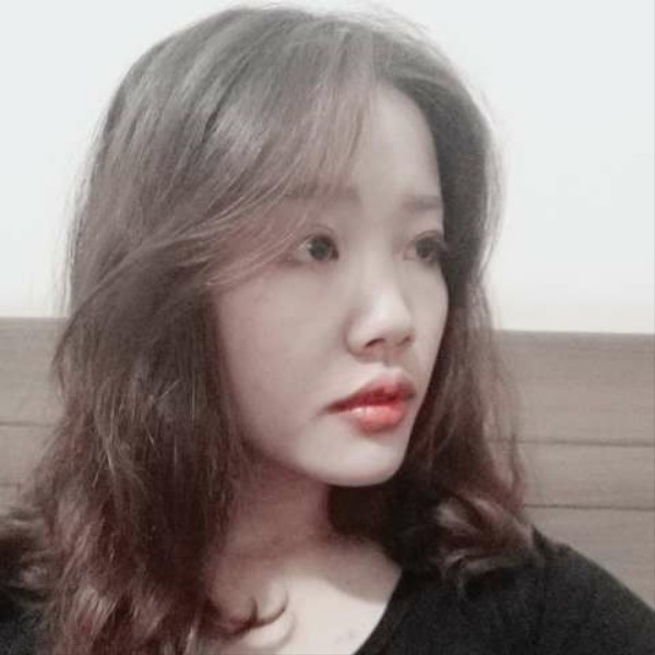 小丸子拿沉默的照片