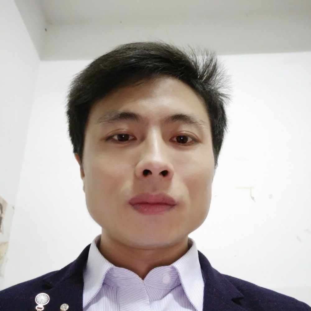 甜美闻麦片的照片
