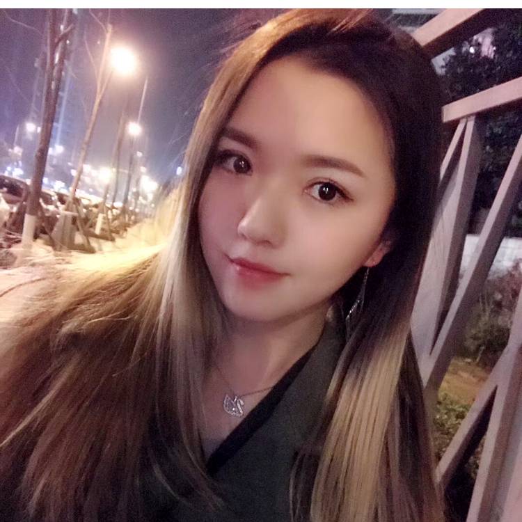 水池闻一个人的照片