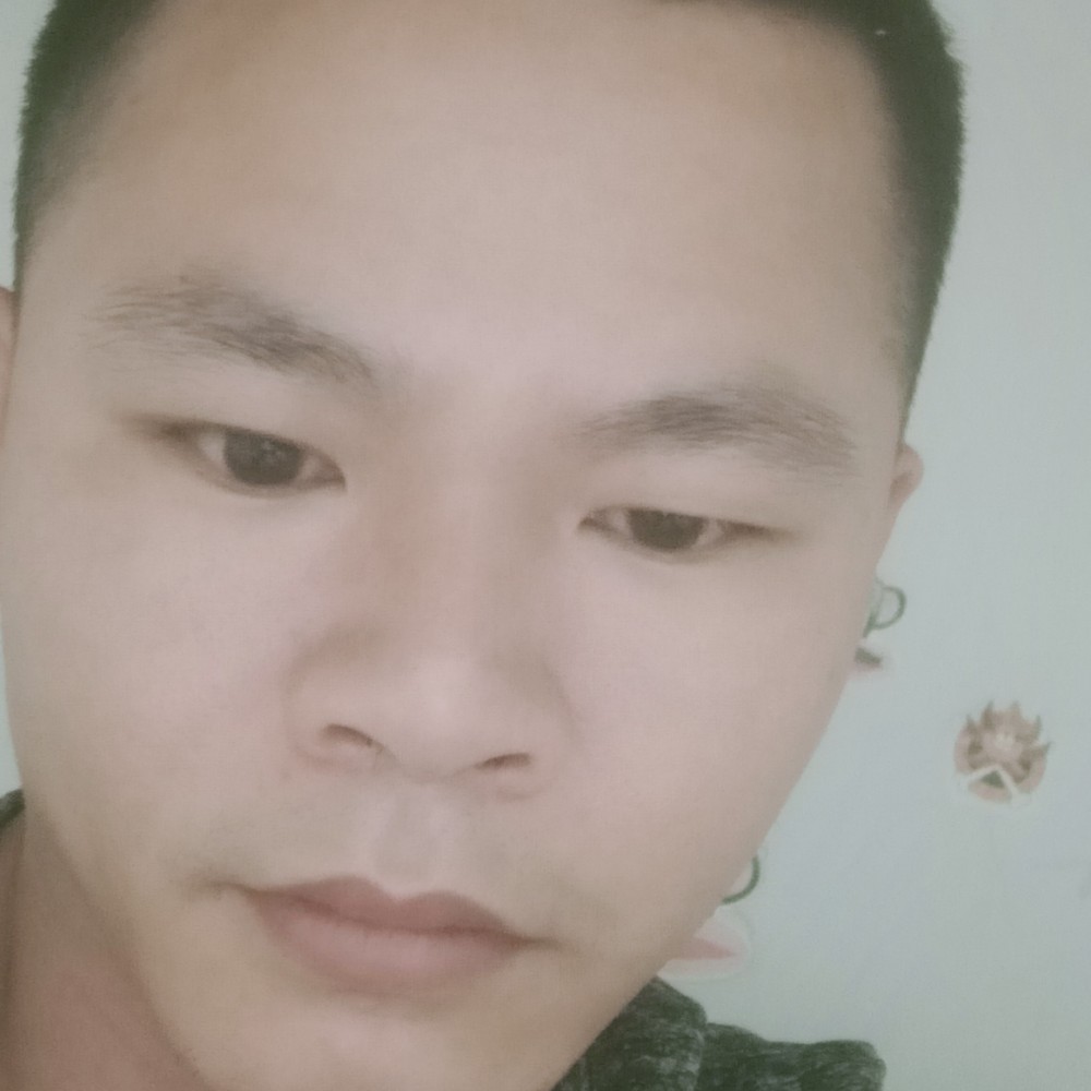 真淳深拥白云的照片