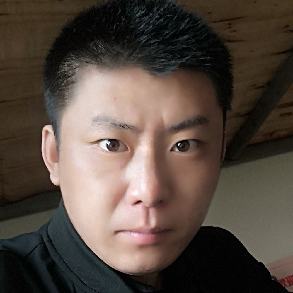 漆黑的夜里的照片
