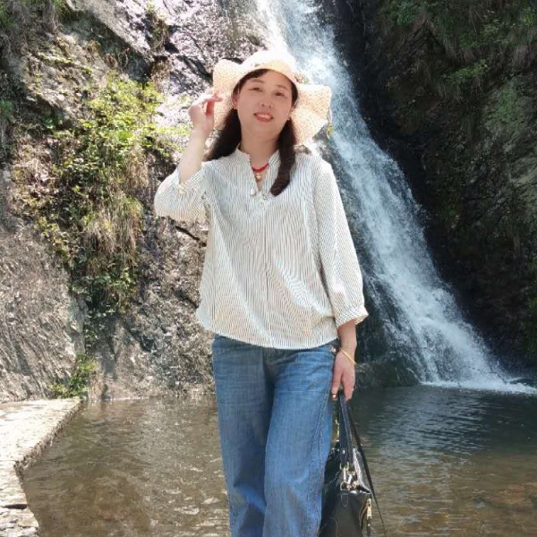 执着的女人的照片