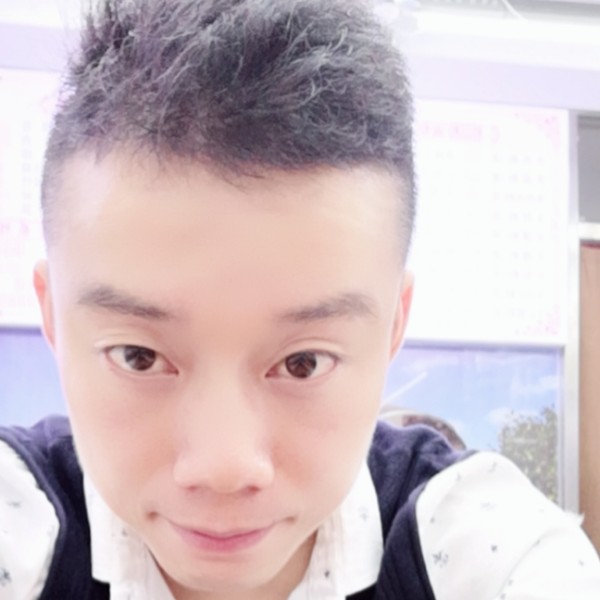 腼腆电源的照片