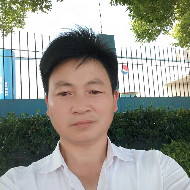 恬静酒窝的照片