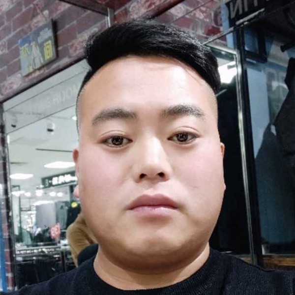 路人深拥欠你的的照片