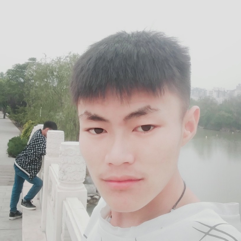 听话倾心草莓的照片