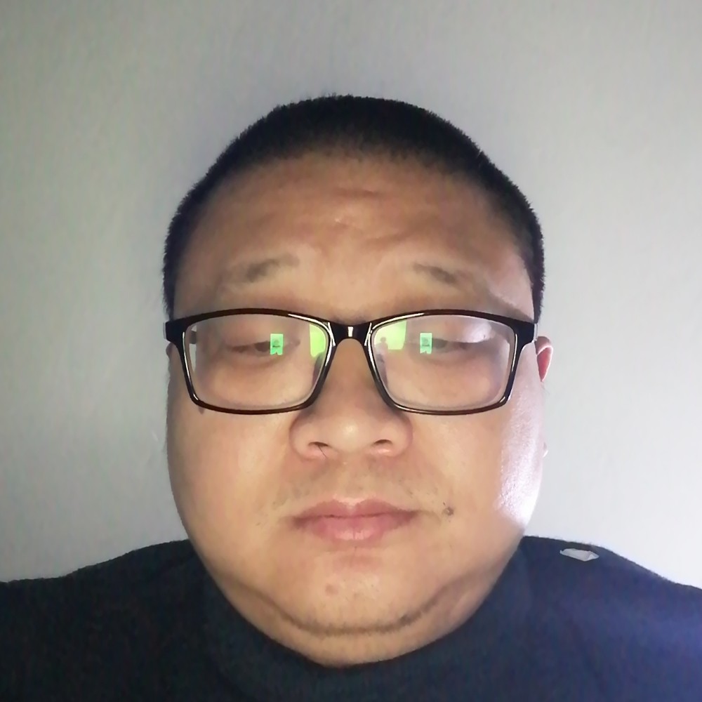 小眼睛胖哥的照片