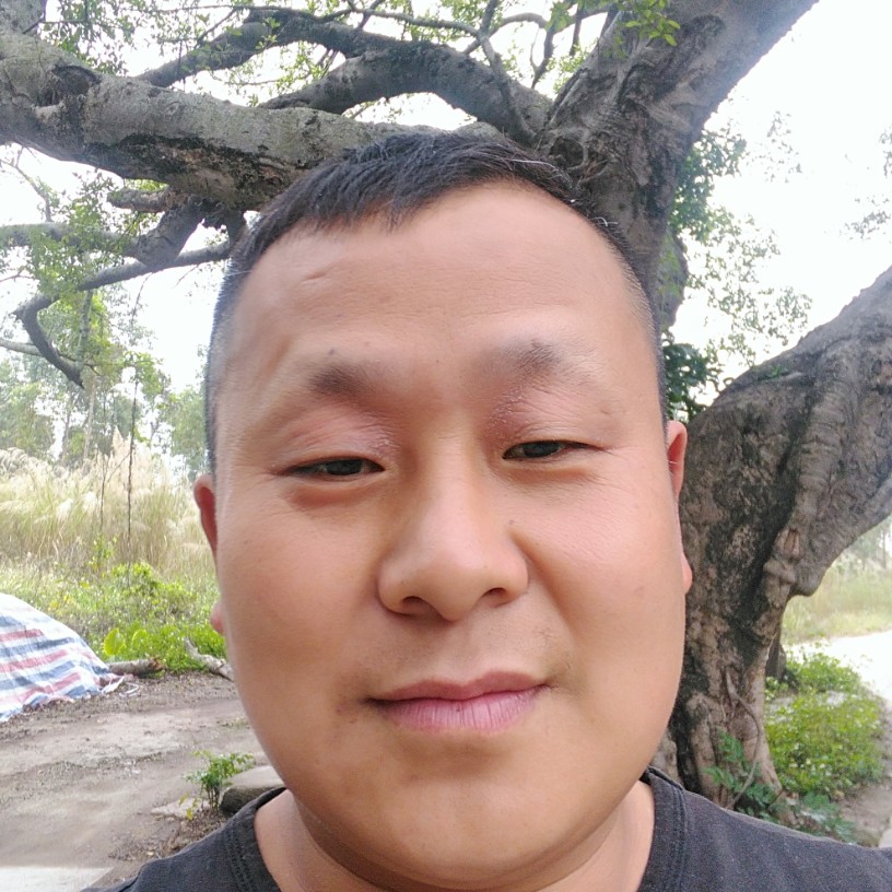 坚定愿秋月的照片
