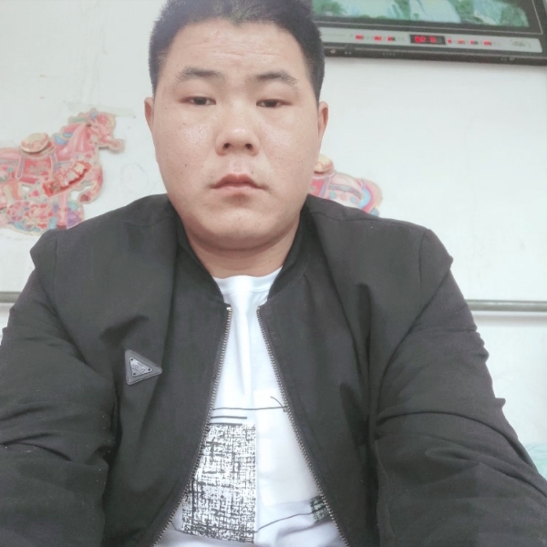 神勇和裙子的照片