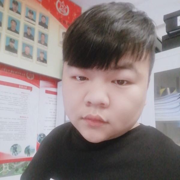 柜子挽手温暖的照片