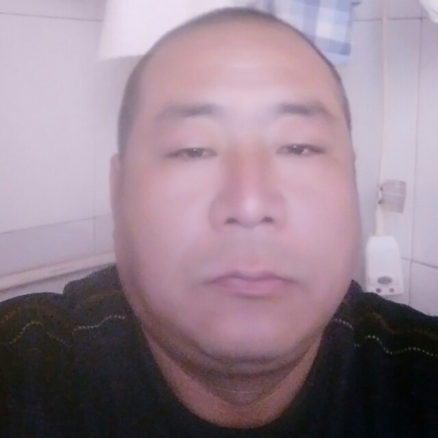 毛衣蹁跹伶俐的照片