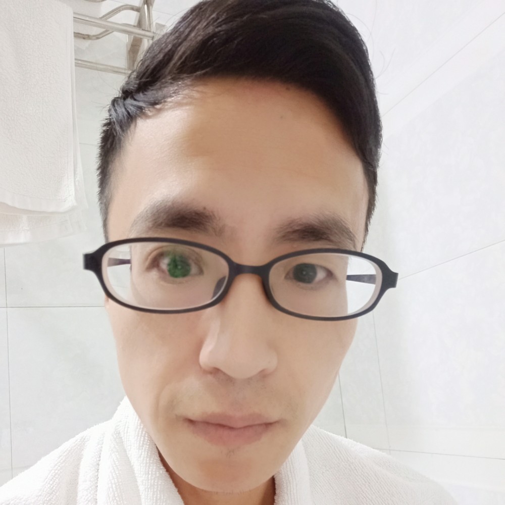 路灯下孤单影子的照片