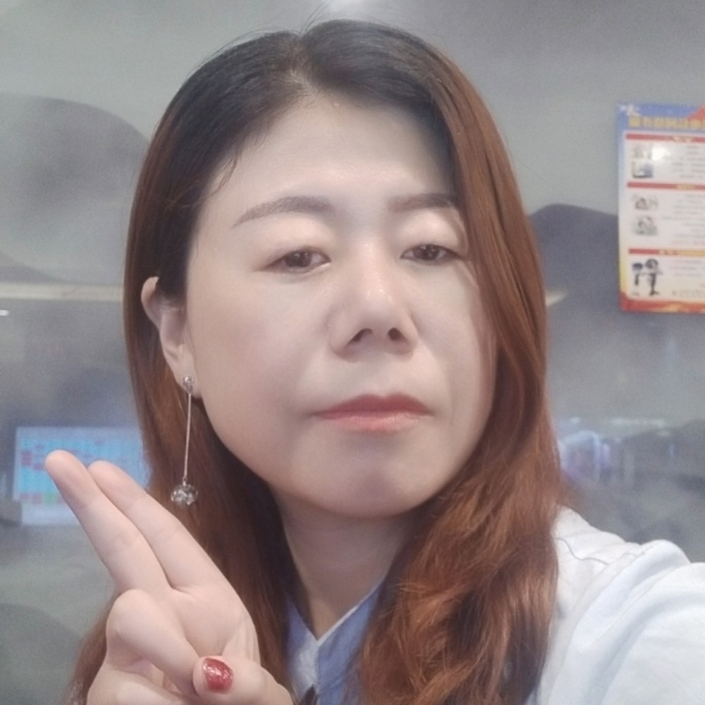 秀丽挽手月亮的照片
