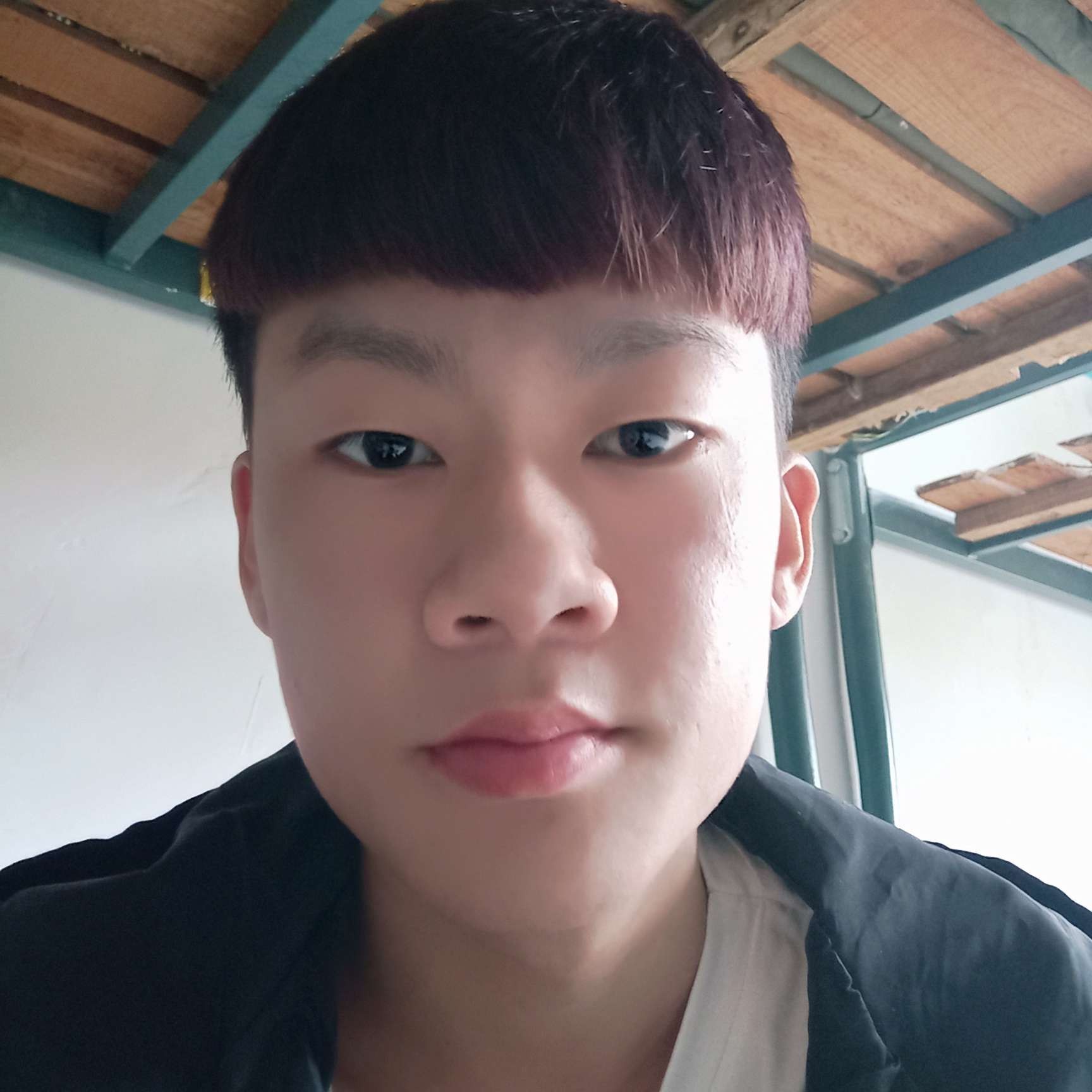 盼望笑帅气的照片