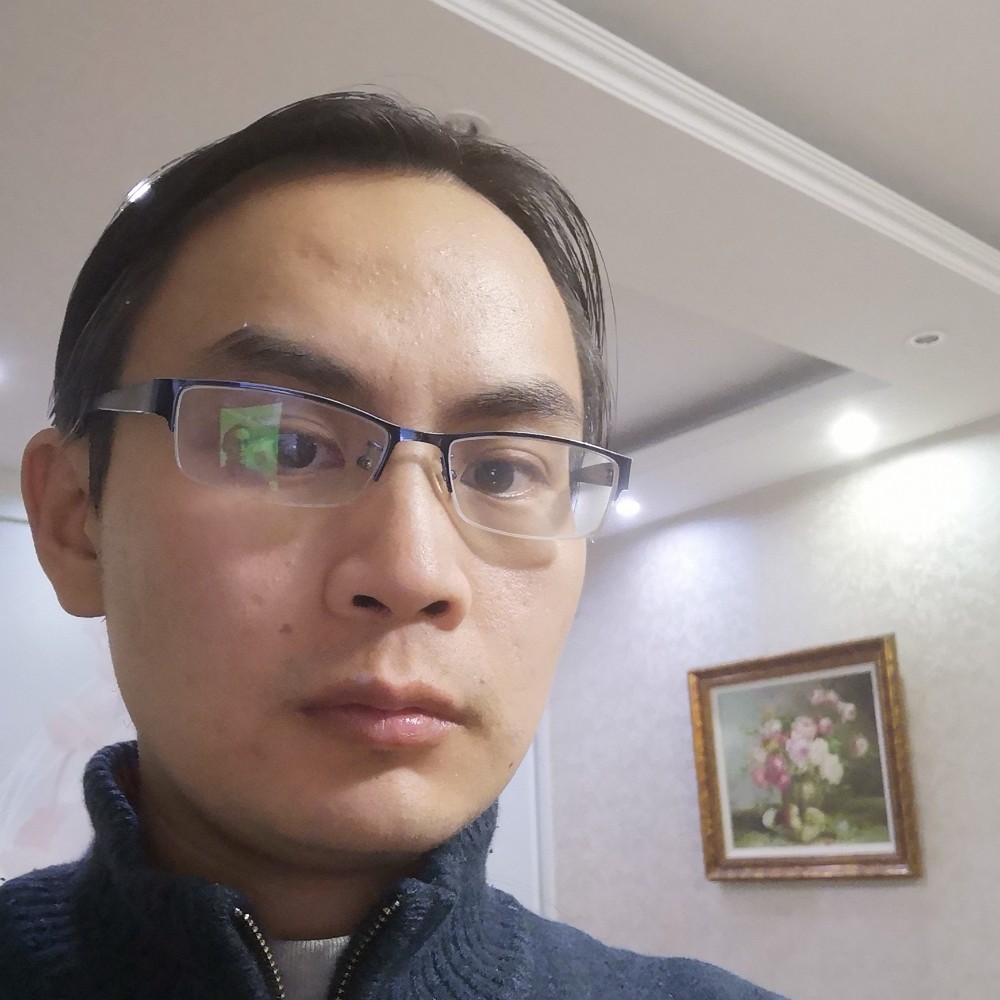 洛尘健壮的照片