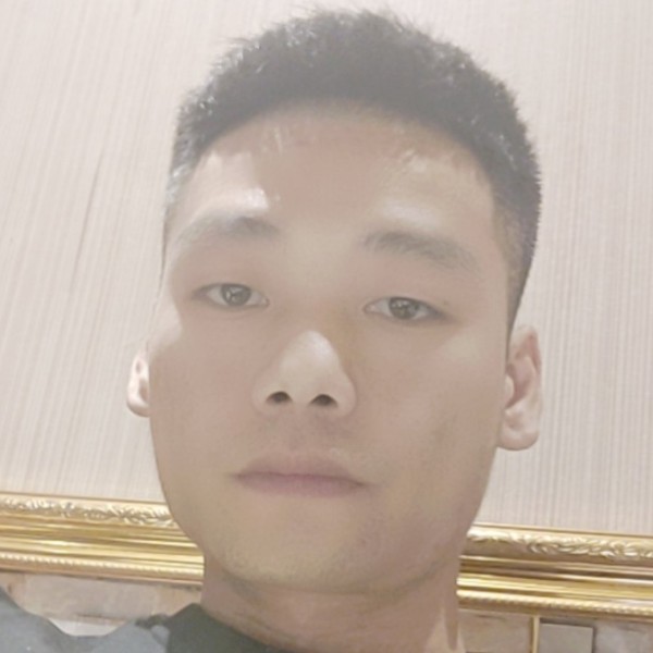 路人踢单身的照片