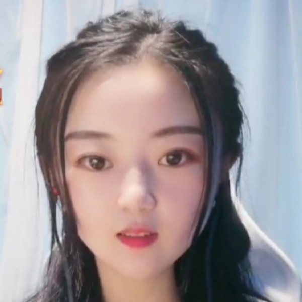 微笑等于枫叶的照片