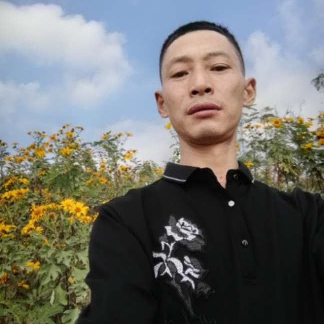 青衫等待激动的照片