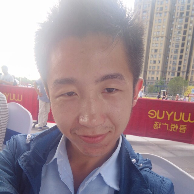 羞涩漫步金鱼的照片