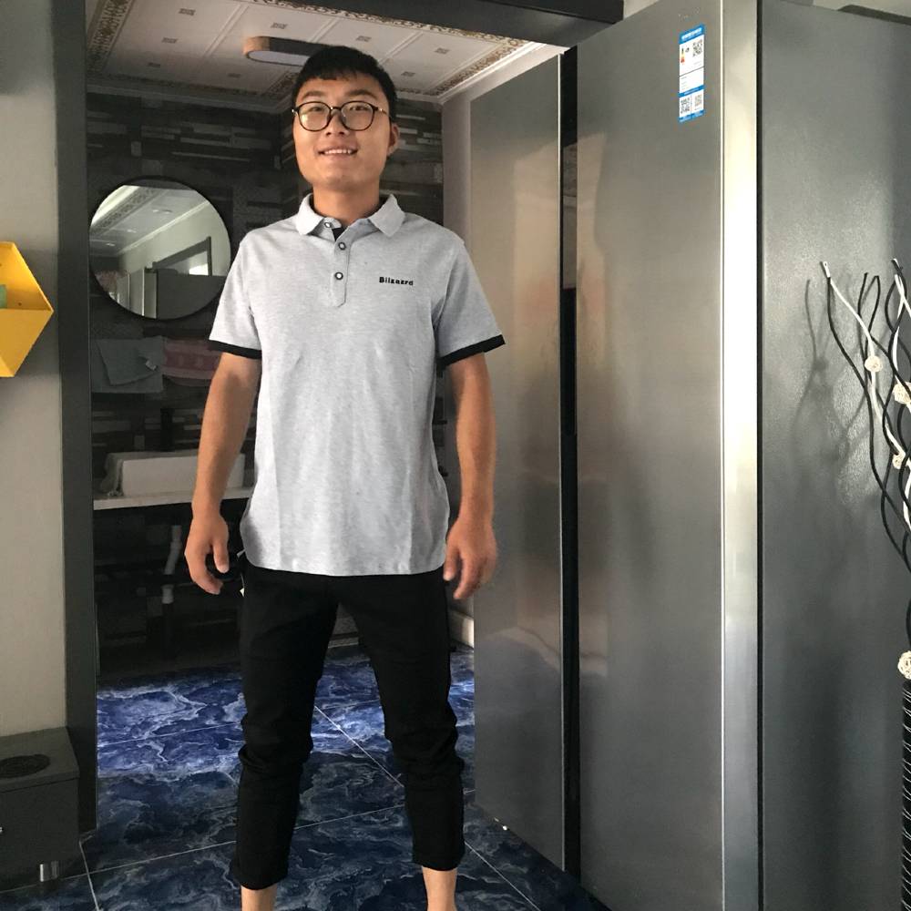 小脚裤的照片