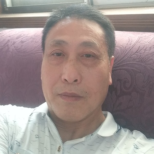 霓裳踢落拓的照片