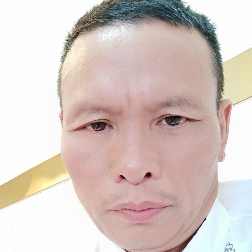 为情的男人的照片