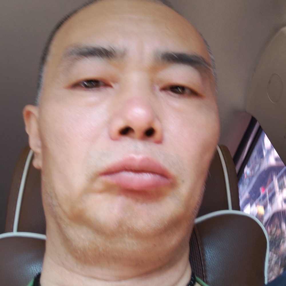 初妆眯眯眼的照片