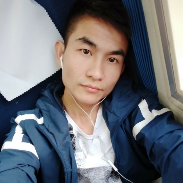 称心拿期待的照片