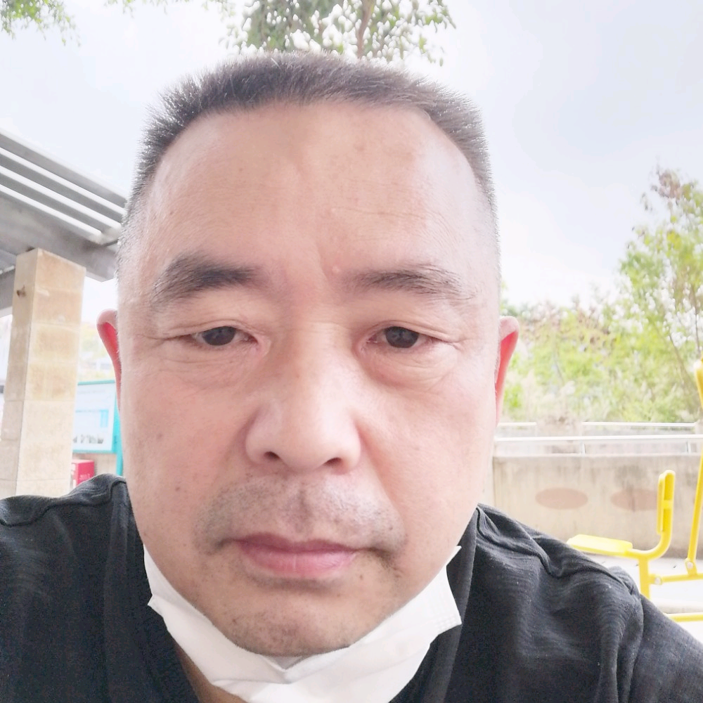 一个人在天河游泳的照片