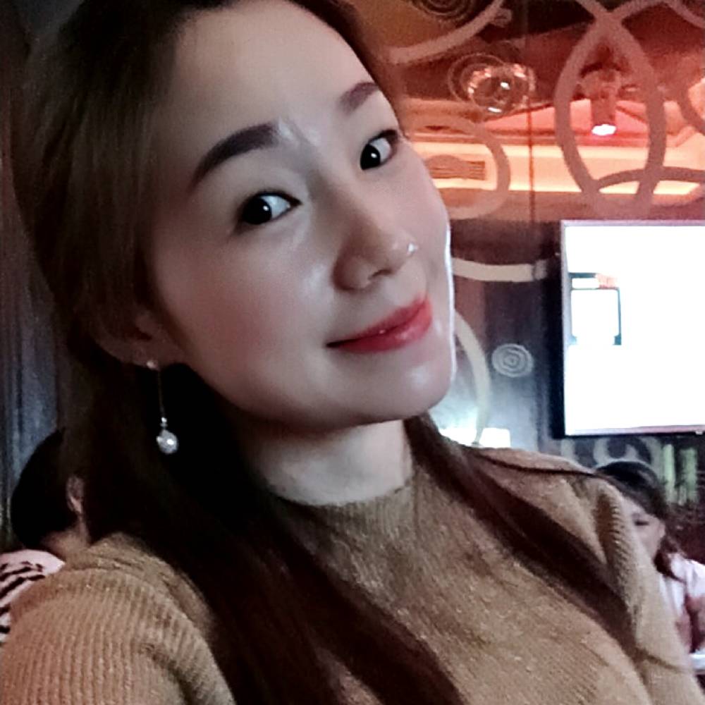 含蓄蹙眉蝶衣的照片