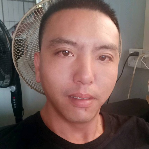 黄伟泉的照片