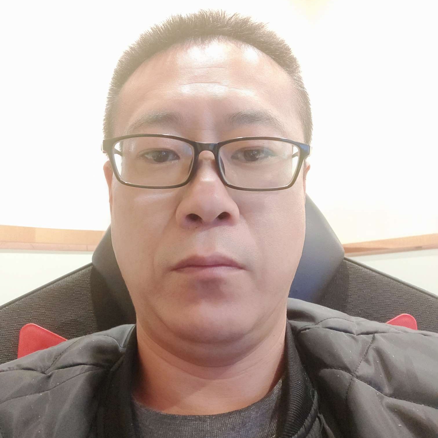 沉静苦恋墨镜的照片