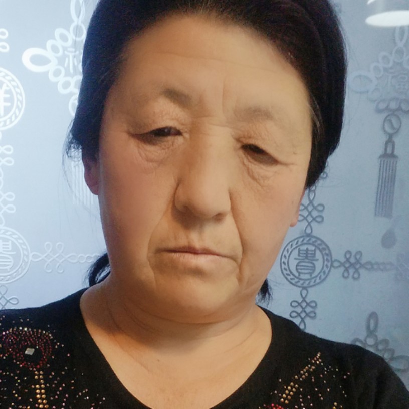小猫咪挽手爱笑的照片