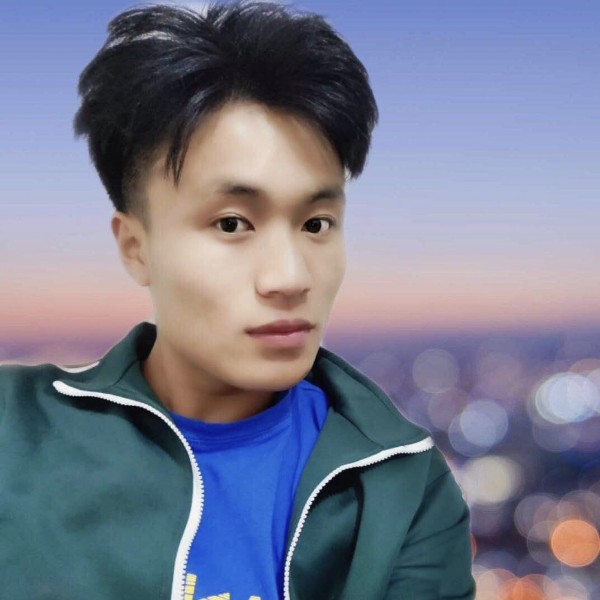 幕后老爷子的照片