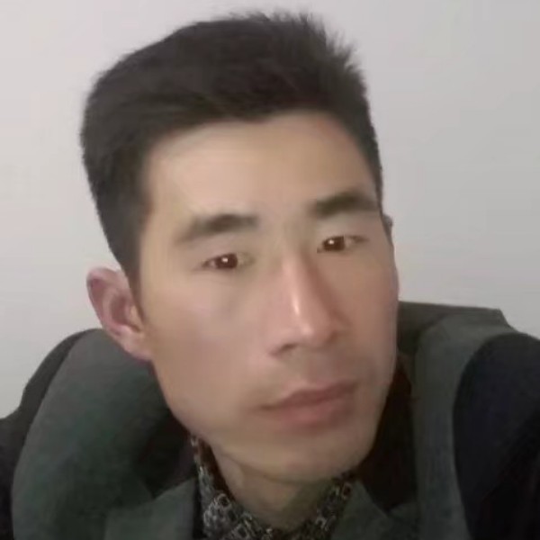 眯眯眼停止大叔的照片