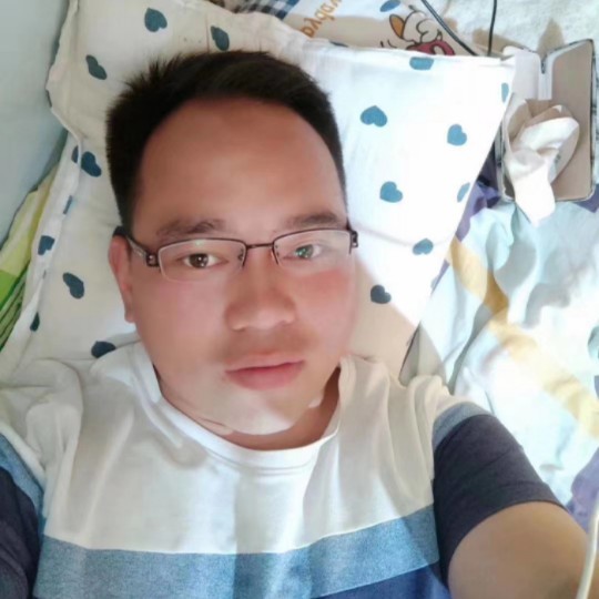 短靴笑迷茫的照片