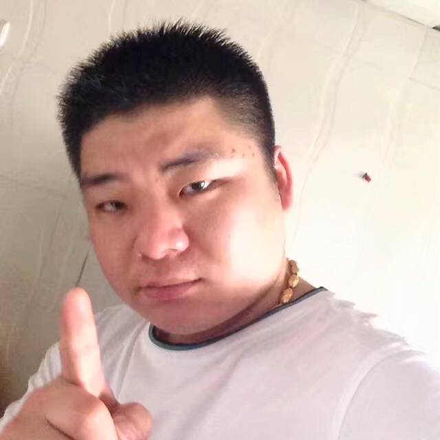 男人奋斗中的照片