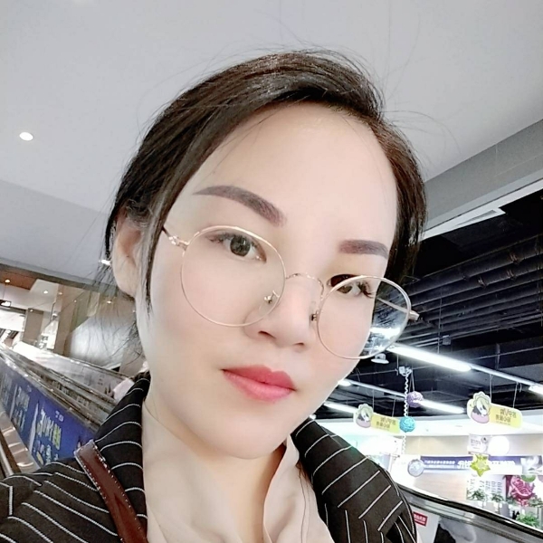 覃燕子的照片