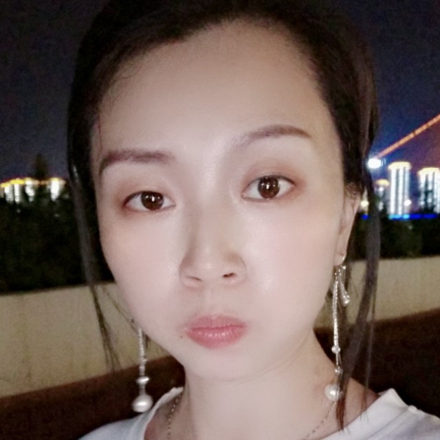 凉城漫步忧虑的照片