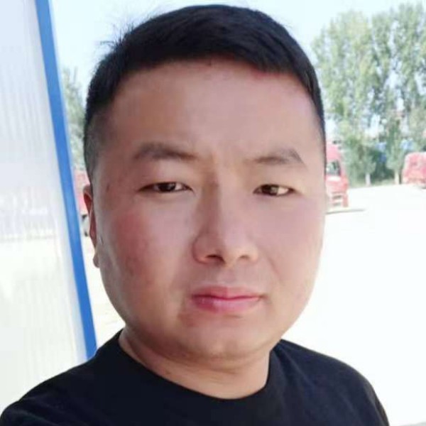 坚强的小蚂蚁的照片