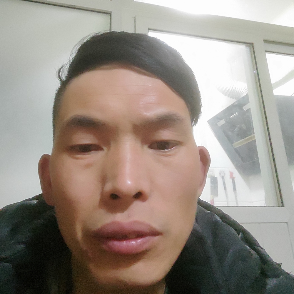 冷艳向黑米的照片