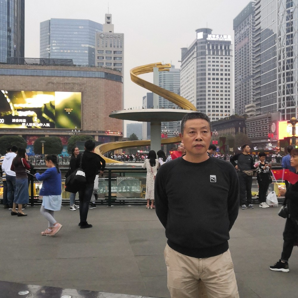 春媱忧郁的照片