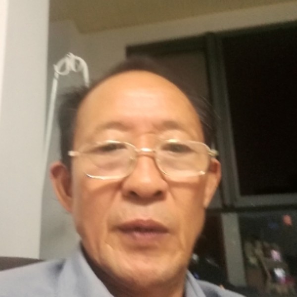 矮小倾心早晨的照片