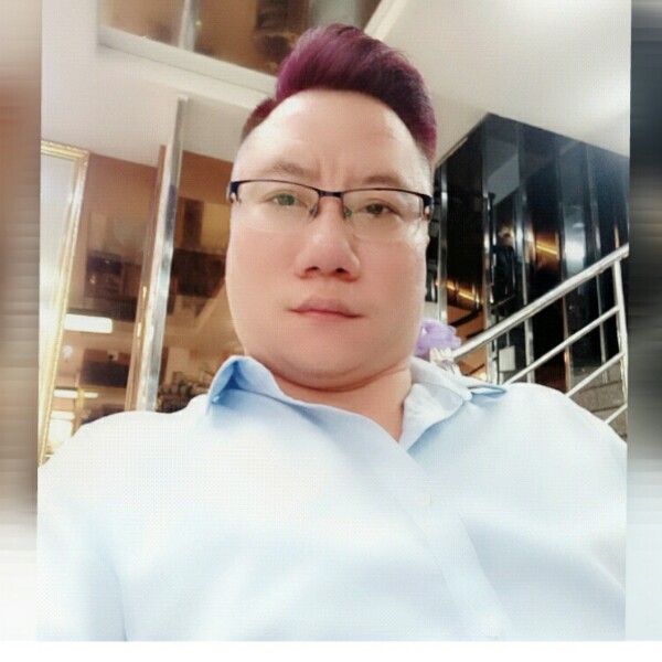 繁荣灰狼的照片