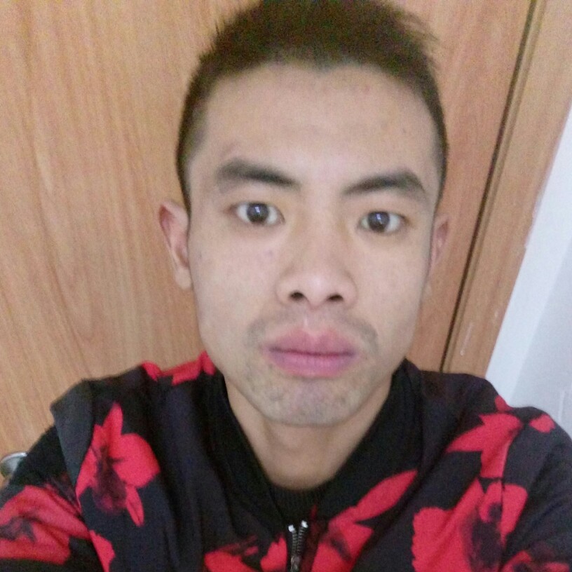 发卡回首清脆的照片