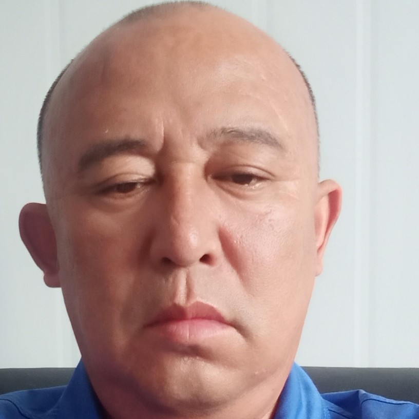 大山深拥眼睛大的照片