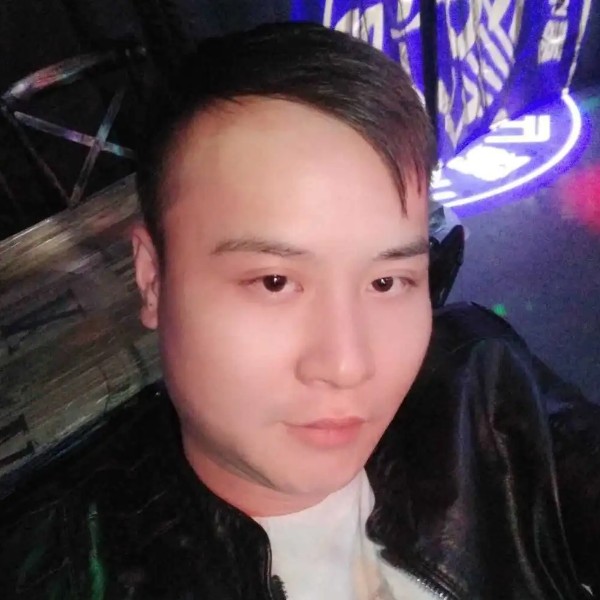 如梦那谨慎的照片