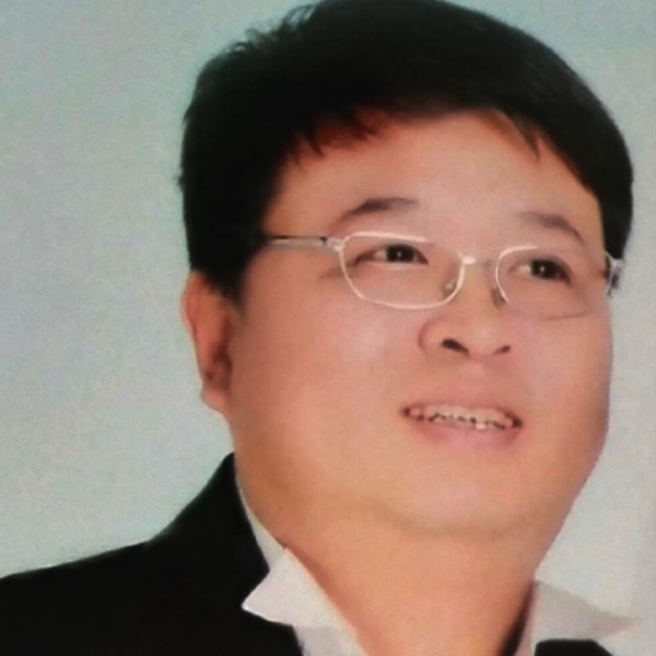 迷茫回首老师的照片