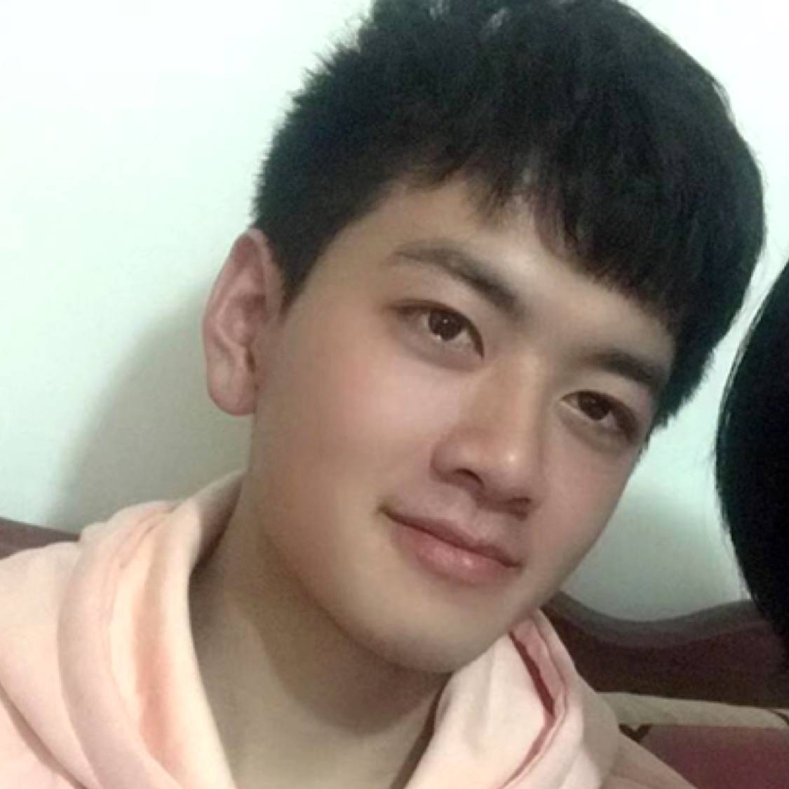 一个小朋友?的照片